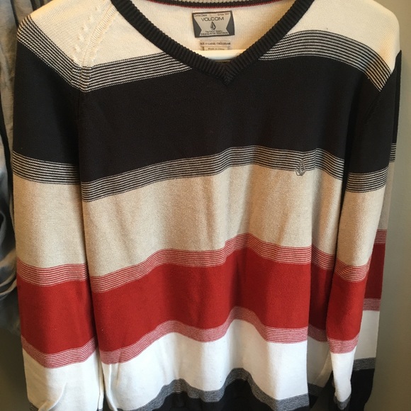 Volcom sweater size XL hardly worn - Picture 3 of 3